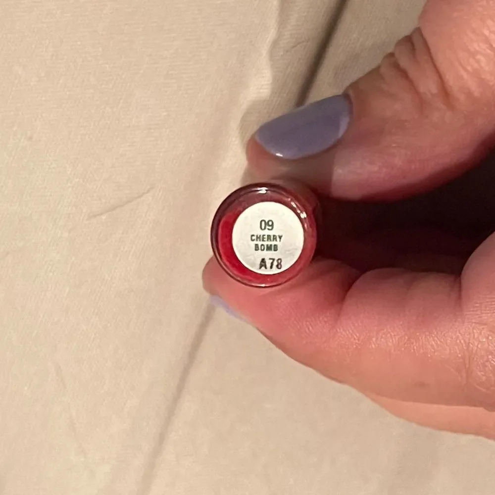 Clinique Full Potential Plump & Shine Cherry Bomb (09) & Play-Full Plump (08)